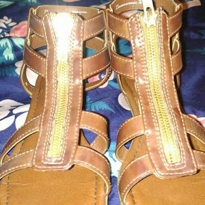 White mt. 1/2 inch heeled sandals size 6.5